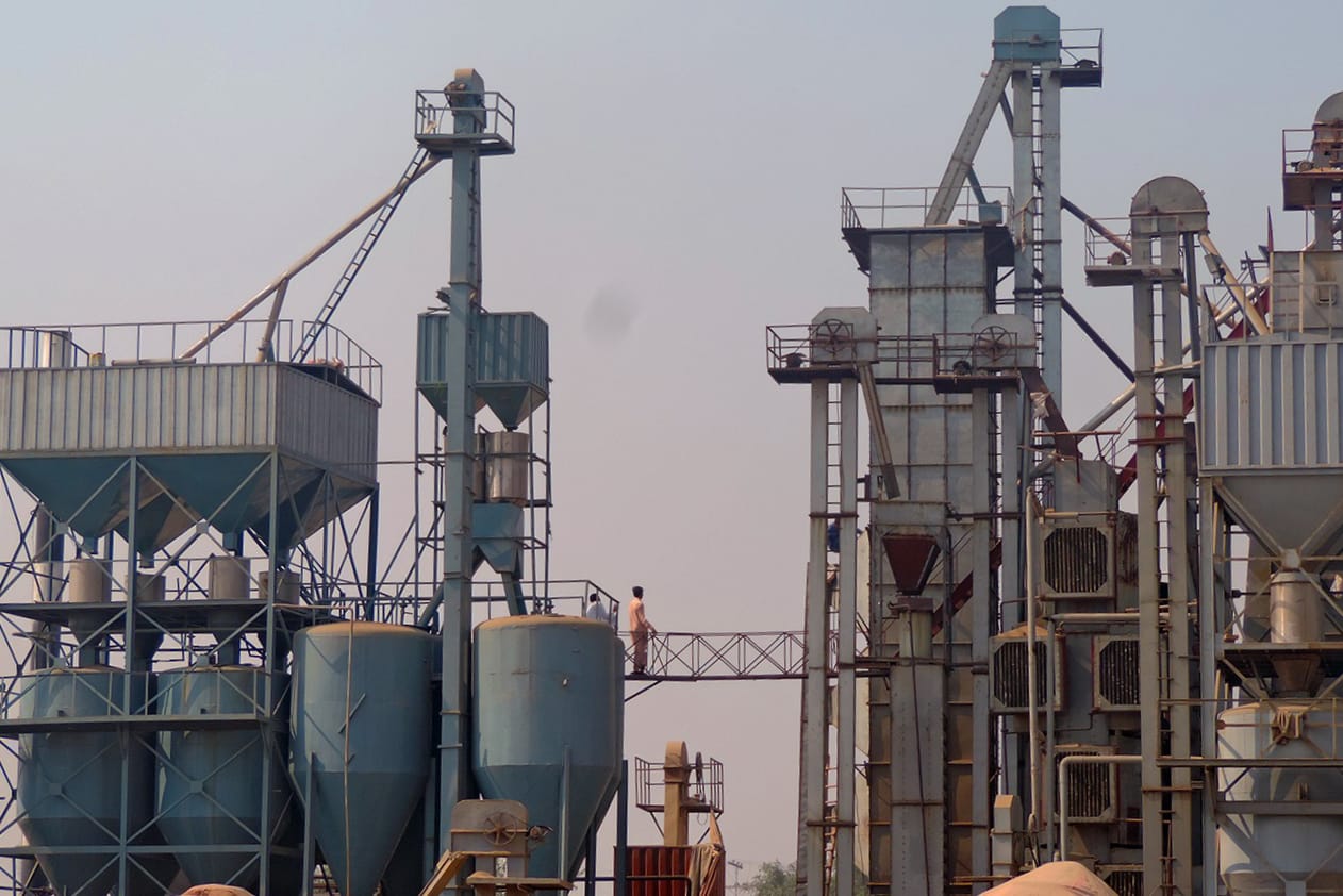 Modern grain silo complex